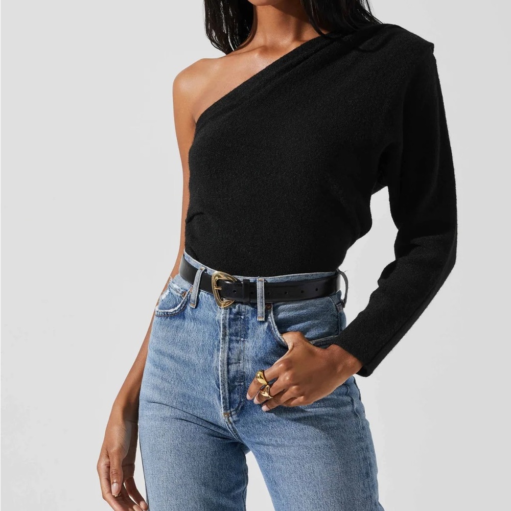 COSIMA ONE SLEEVE SWEATER